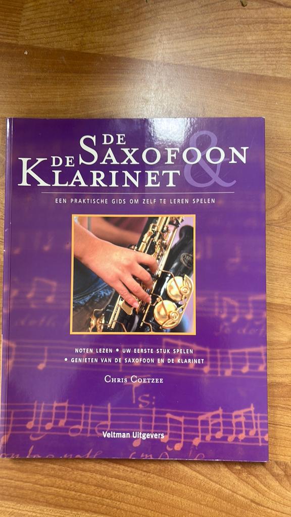 De saxofoon De klarinet gids om zelf te leren spelen, Muziek en Instrumenten, Bladmuziek, Ophalen of Verzenden, Zo goed als nieuw