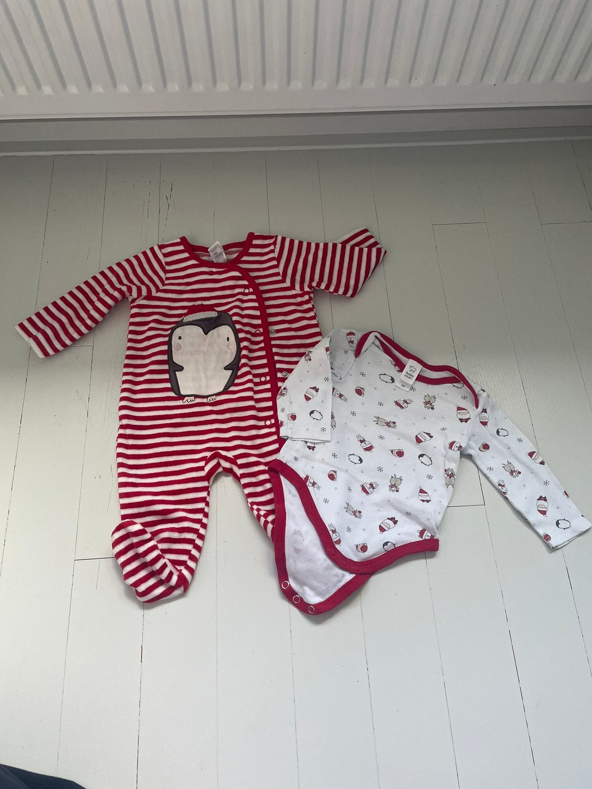 Schattige kerst set: Romper en Pyjama Maat 68, Kinderen en Baby's, Babykleding | Maat 68, Ophalen of Verzenden, Zo goed als nieuw