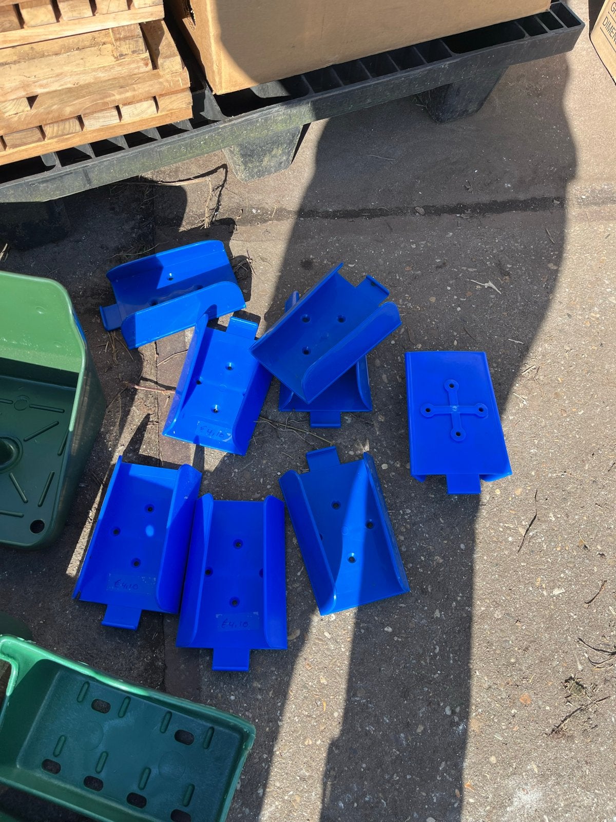 Partij liksteenhouders - 30 stuks (blauw, klein en groot), Ophalen, Nieuw