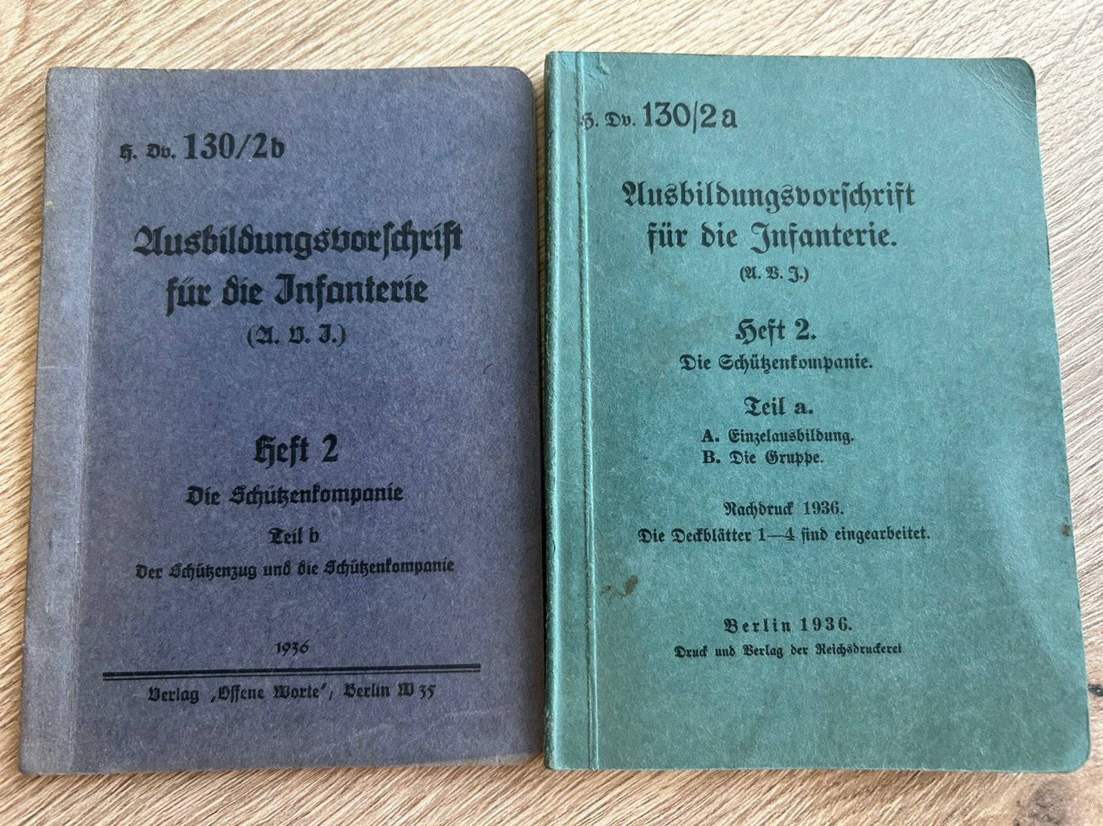 Handboek (2x) voor de Duitse soldaat WO2, Verzamelen, Ophalen of Verzenden, Duitsland, Boek of Tijdschrift