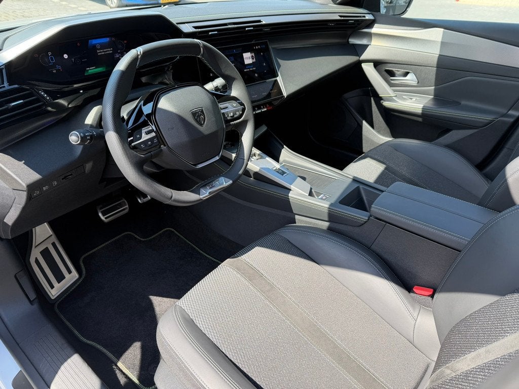 Peugeot 308 SW 1.6 Hybrid GT Pano (bj 2025, automaat), Auto's, Peugeot, Gebruikt, 4 cilinders, 181 pk, 1634 kg