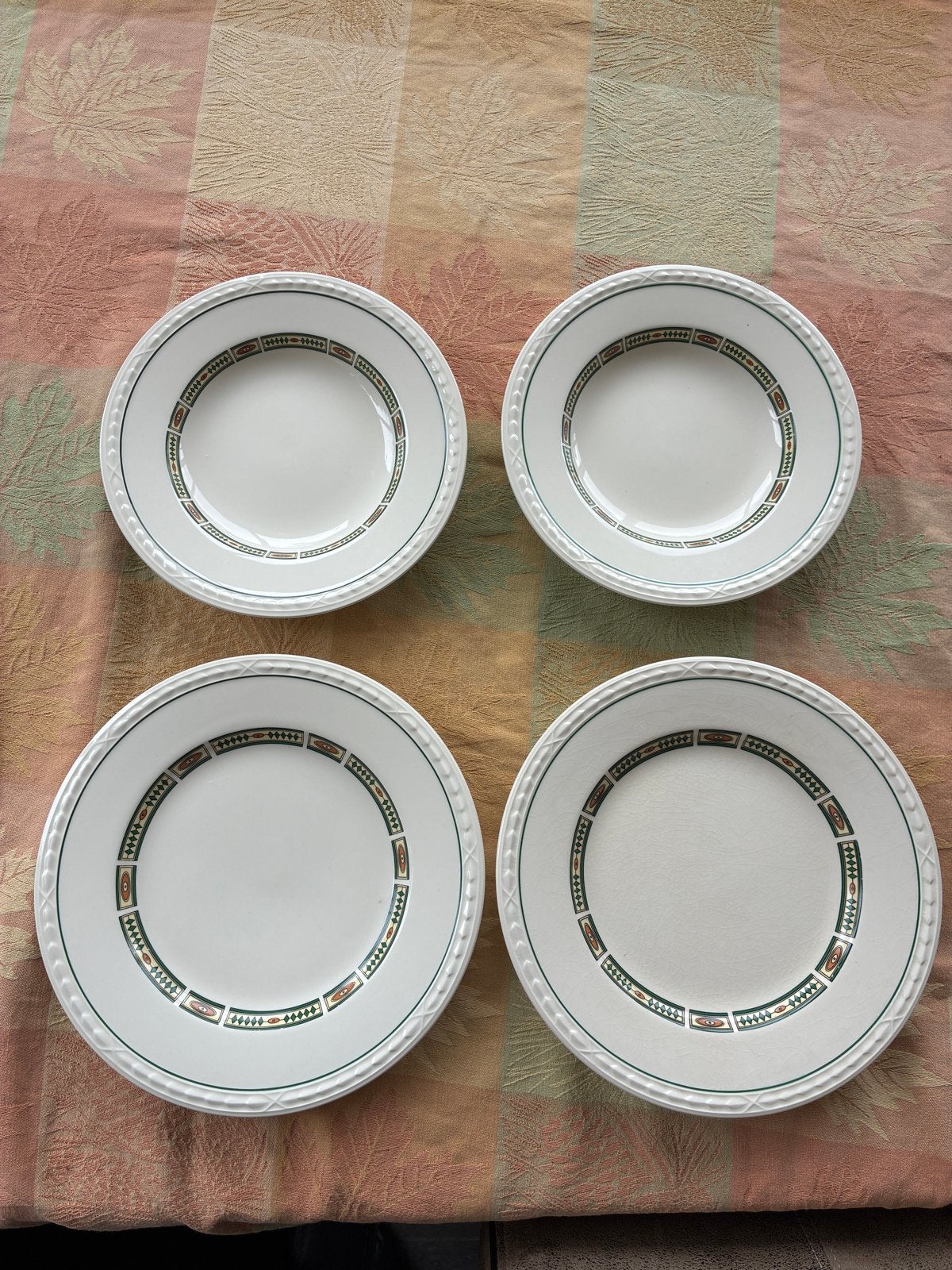 4 nieuwe Royal Creamware Recamier borden, Huis en Inrichting, Ophalen of Verzenden, Overige stijlen, Bord(en)