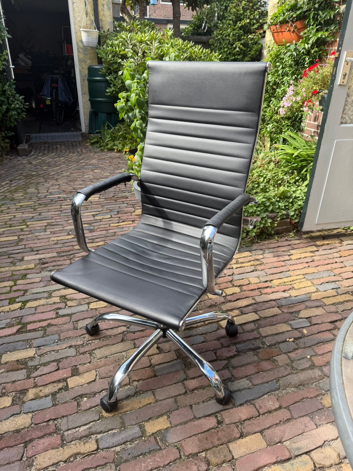 Zwarte design bureaustoel – directiestoel – chroom, Ophalen, Zo goed als nieuw, Zwart