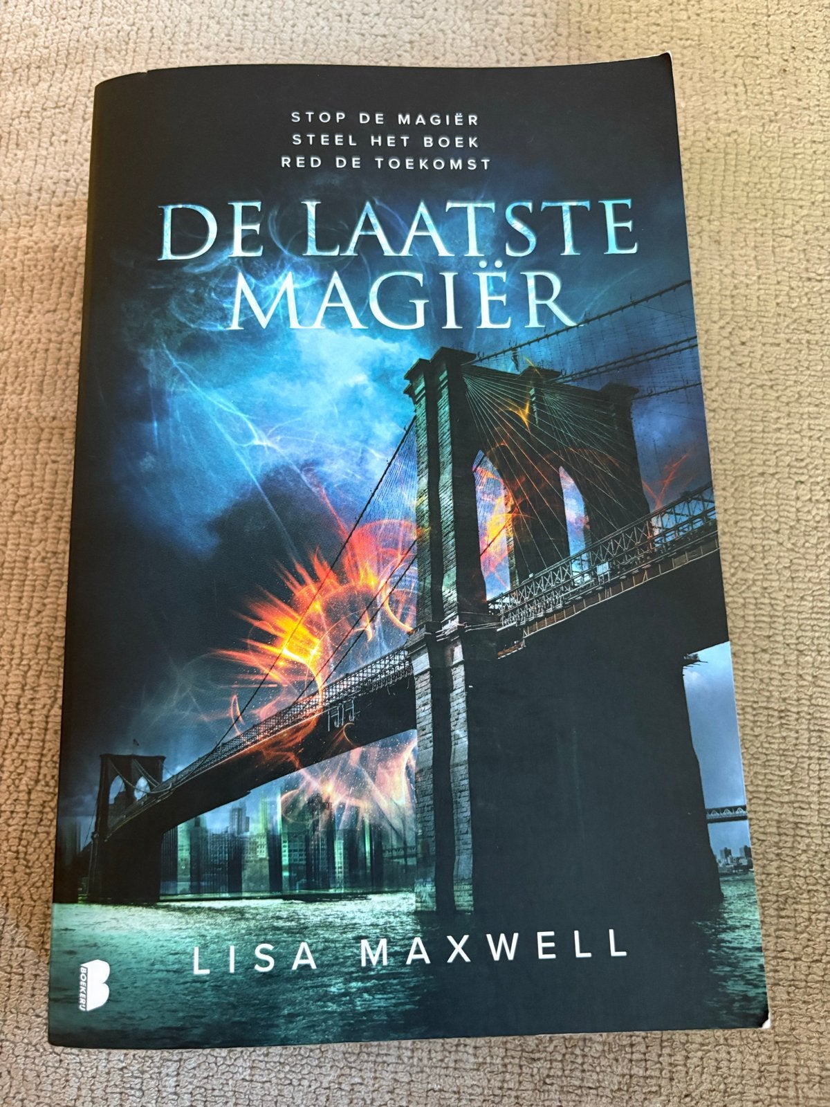 De Laatste Magiër - Lisa Maxwell (Zo goed als nieuw), Boeken, Ophalen of Verzenden, Zo goed als nieuw
