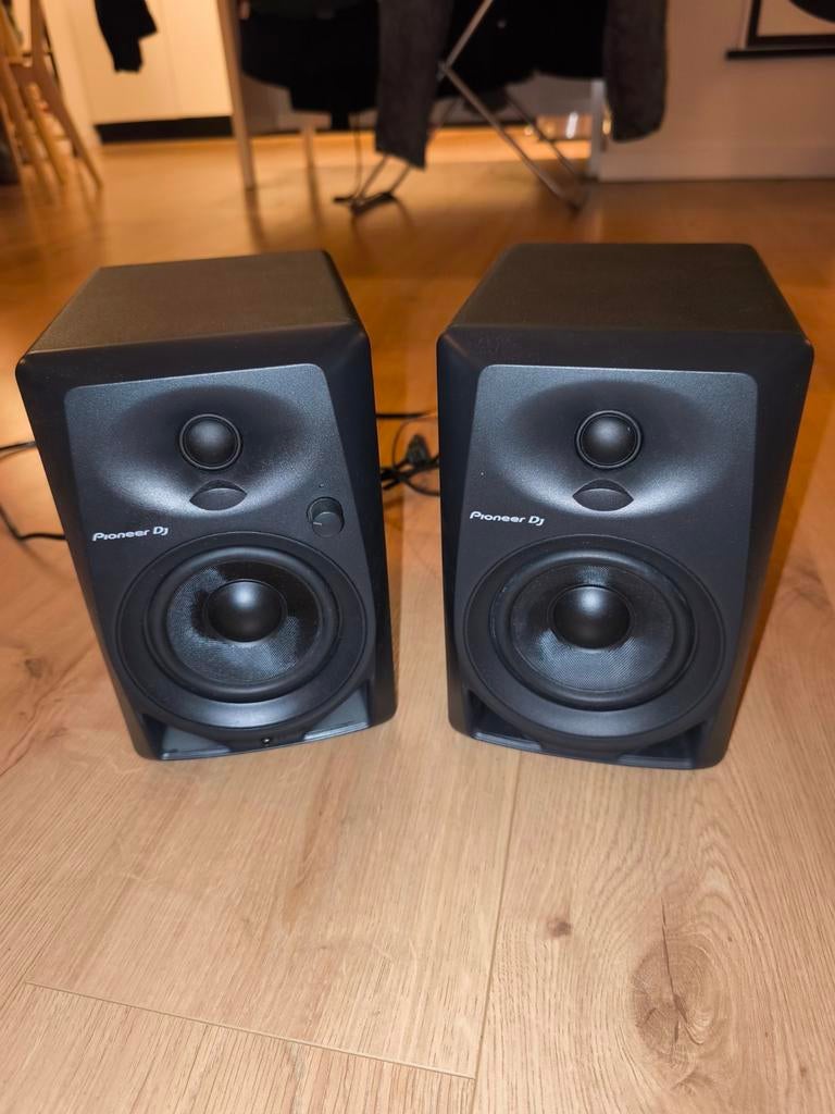 Pioneer DJ DM-40 actieve monitor speakers - Goede staat, Audio, Tv en Foto, Luidsprekers, Gebruikt, Minder dan 60 watt, Front, Rear of Stereo speakers