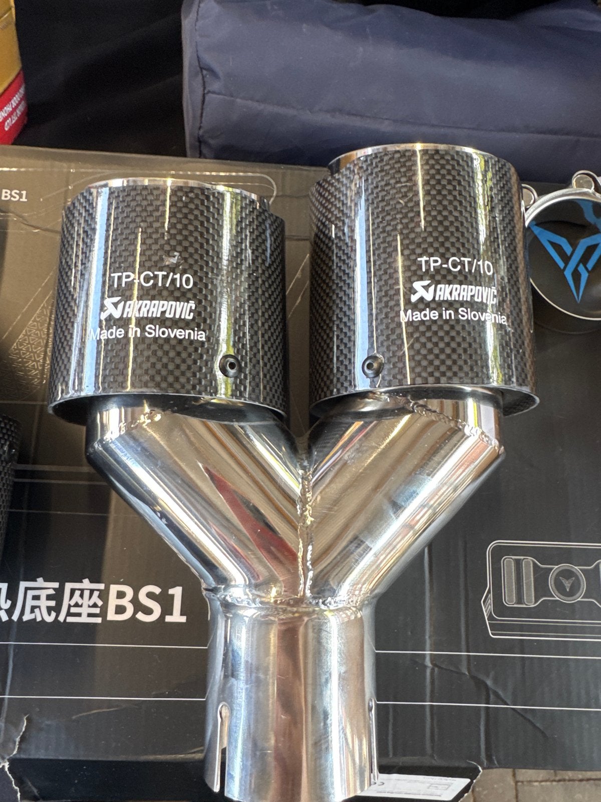 Akrapovic Uitlaat Sierstukken Carbon Look - Universeel, Ophalen of Verzenden, Nieuw, Universele onderdelen