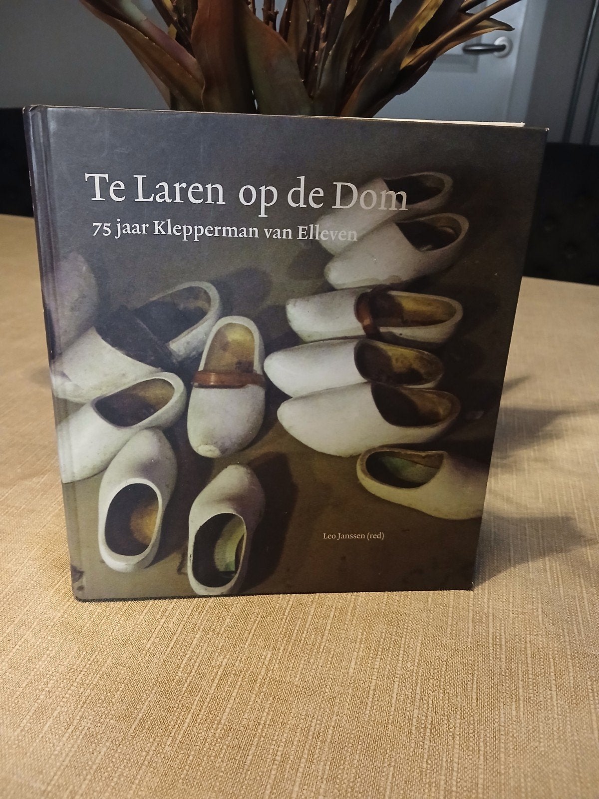 Te Laren op de Dom: 75 jaar Klepperman van Elleven, Ophalen of Verzenden, Zo goed als nieuw, Leo Janssen (red), Nederland