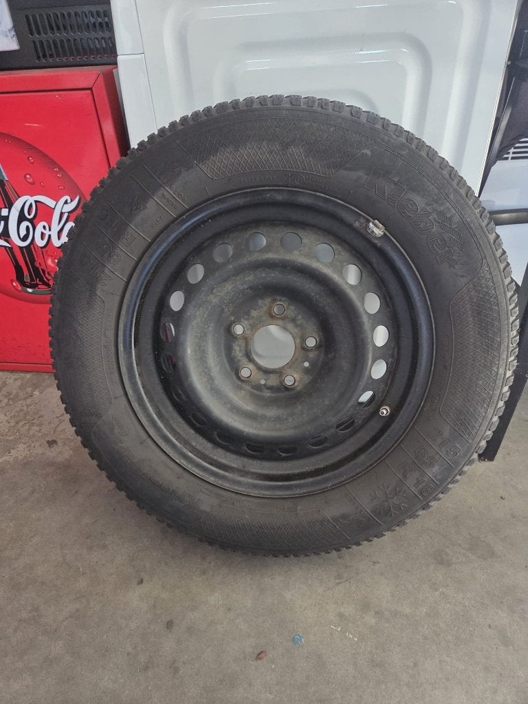 Nissan Qashqai 215x65x16, Ophalen, Gebruikt, Nissan, Bumper
