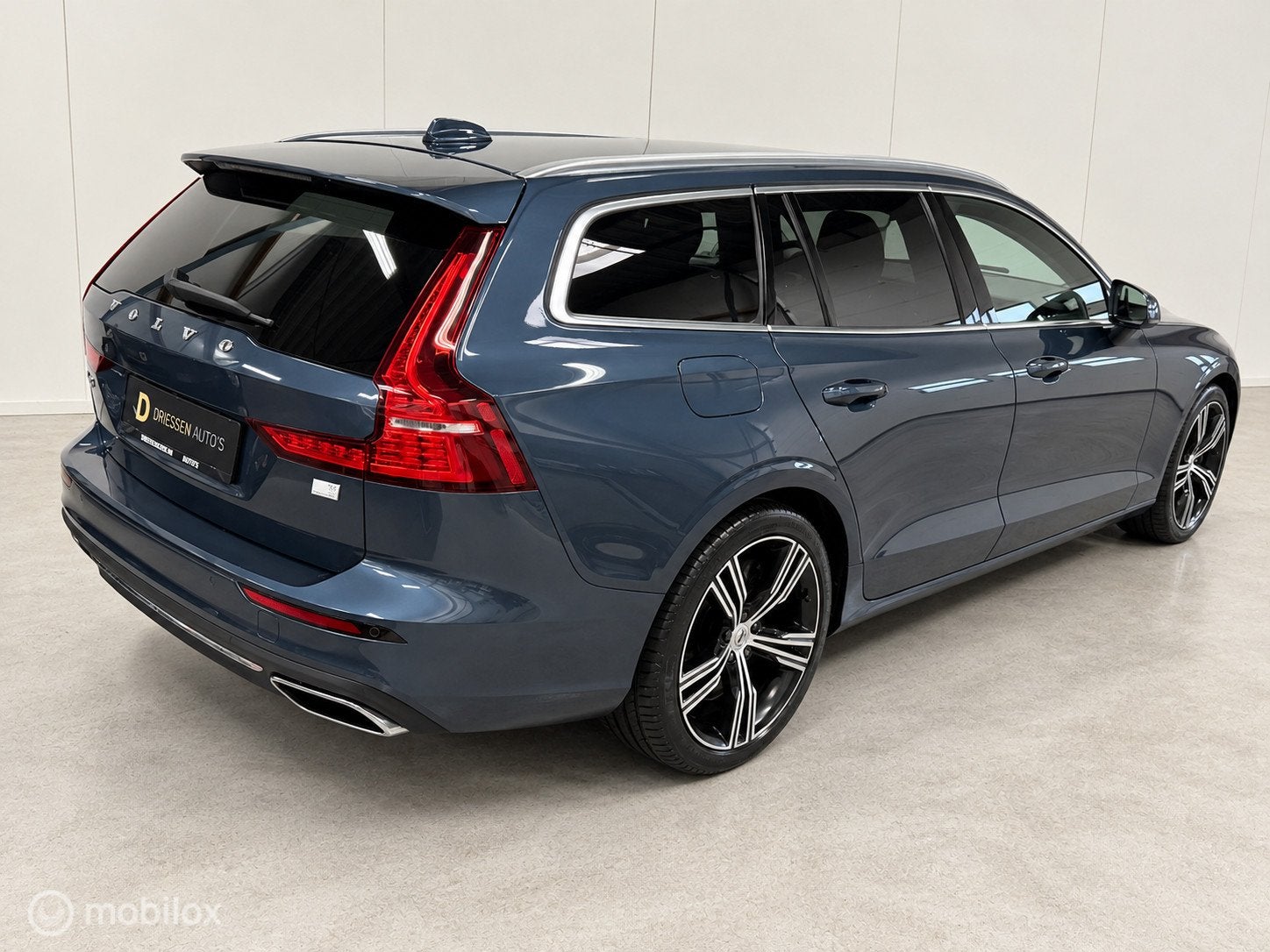 Volvo V60 2.0 T6 Plug-in hybrid AWD Plus Bright LONG RANGE, Automaat, Gebruikt, 4 cilinders, 1969 cc