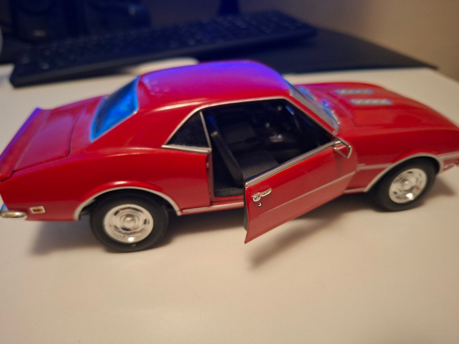 chevrolet Camaro 1968 1:18, Hobby en Vrije tijd, Ophalen, Zo goed als nieuw, Welly