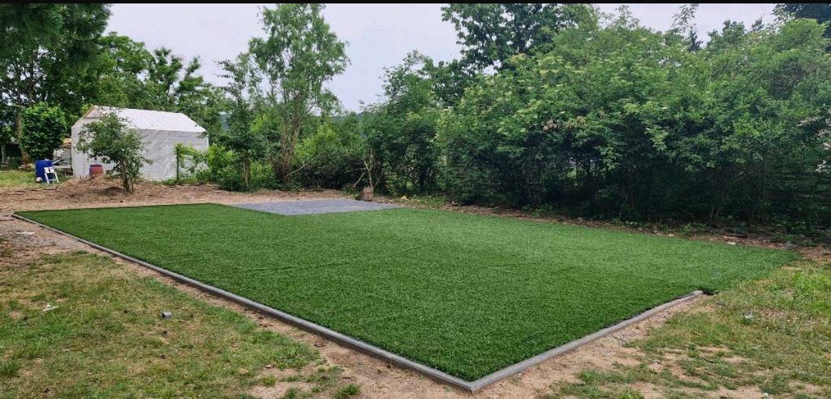 Gebruikt kunstgras - 4 meter breed - €10,- per m2, Ophalen of Verzenden, Nieuw, 20 m² of meer