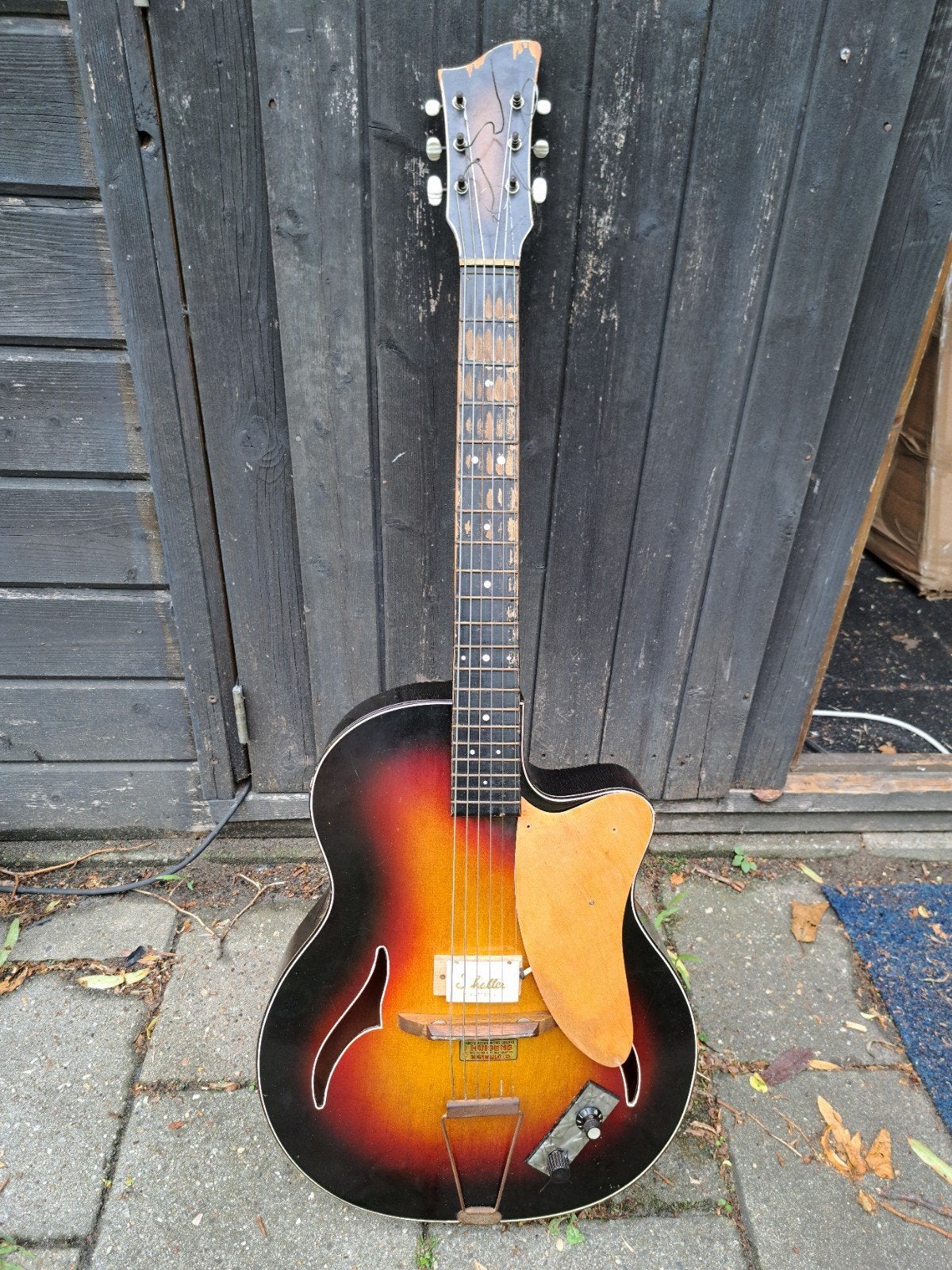 Mooie goede oude Nederlandse Famos semi accoustische gitaar., Ophalen of Verzenden, Gebruikt, Elektrische gitaar