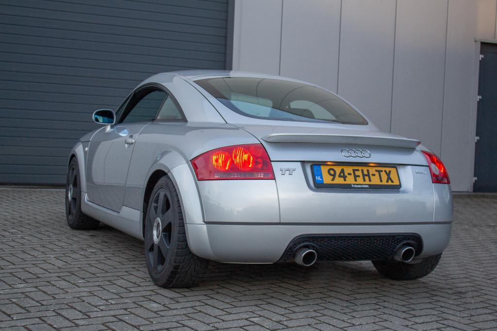 Audi TT Quattro 1.8T 20V - Circuit / trackdays, Auto's, TT, Zwart, 4 cilinders, 4 stoelen