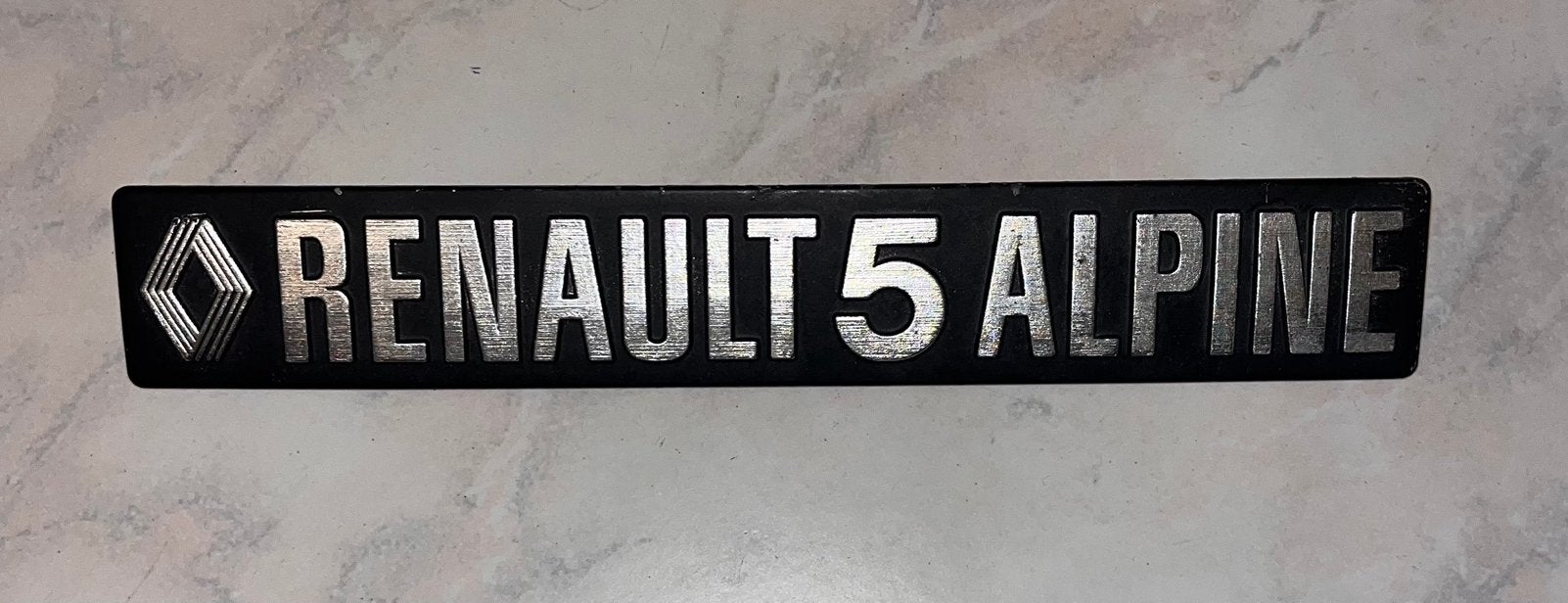 Te Koop origineel Renault 5 ALPINE logo, Ophalen of Verzenden, Gebruikt, Oldtimer onderdelen