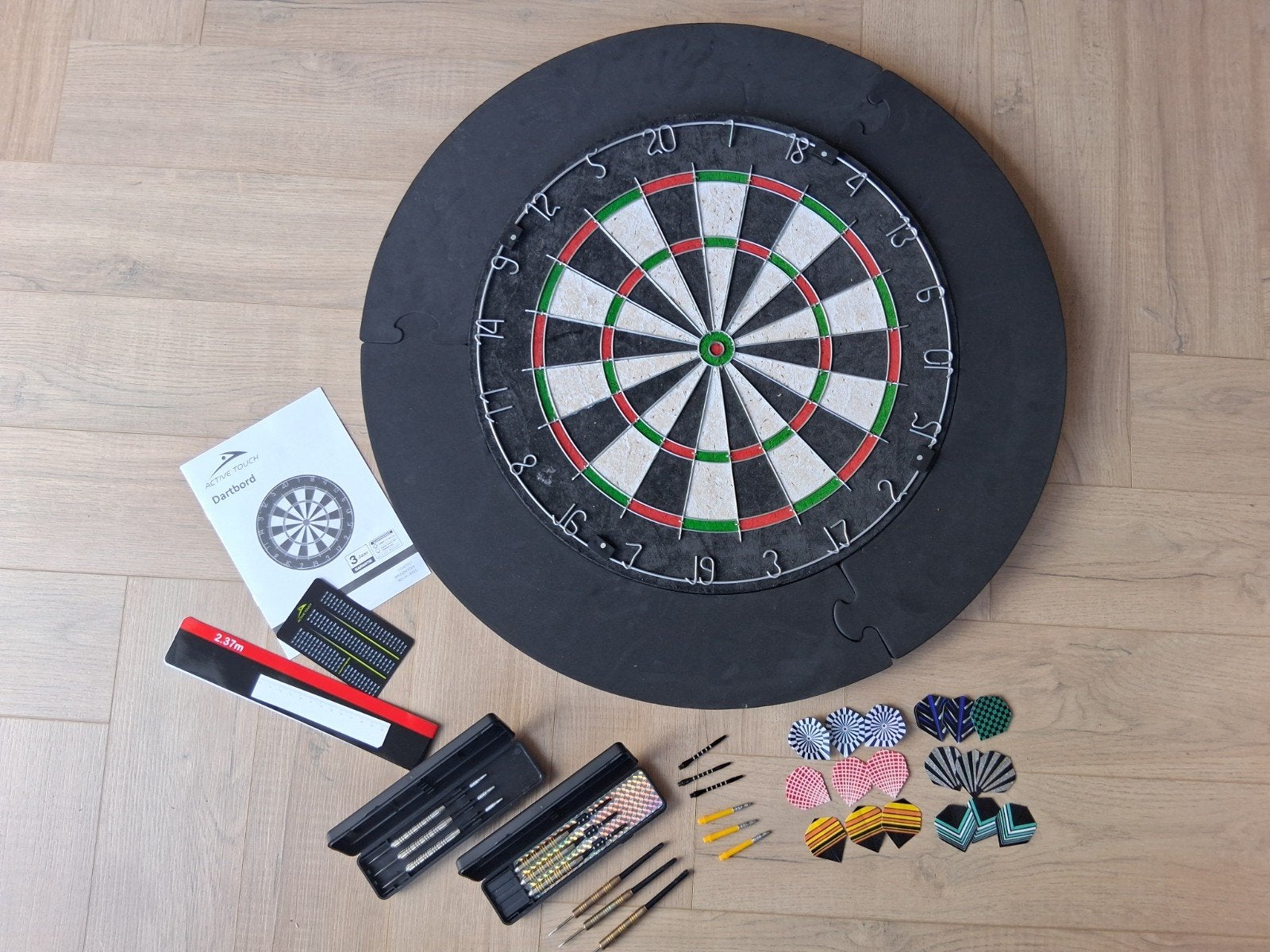 Complete dartset dartbord dartpijlen beschermring, Ophalen of Verzenden, Dartbord