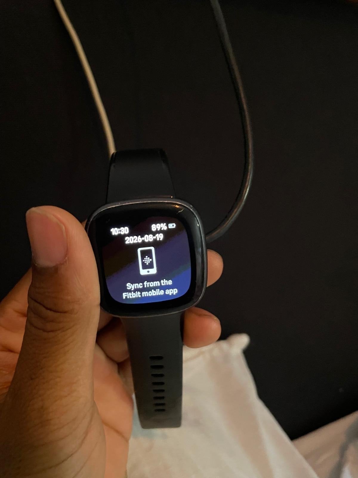 Fitbit Versa 4, Gebruikt, Verzenden, Hartslag, Zwart