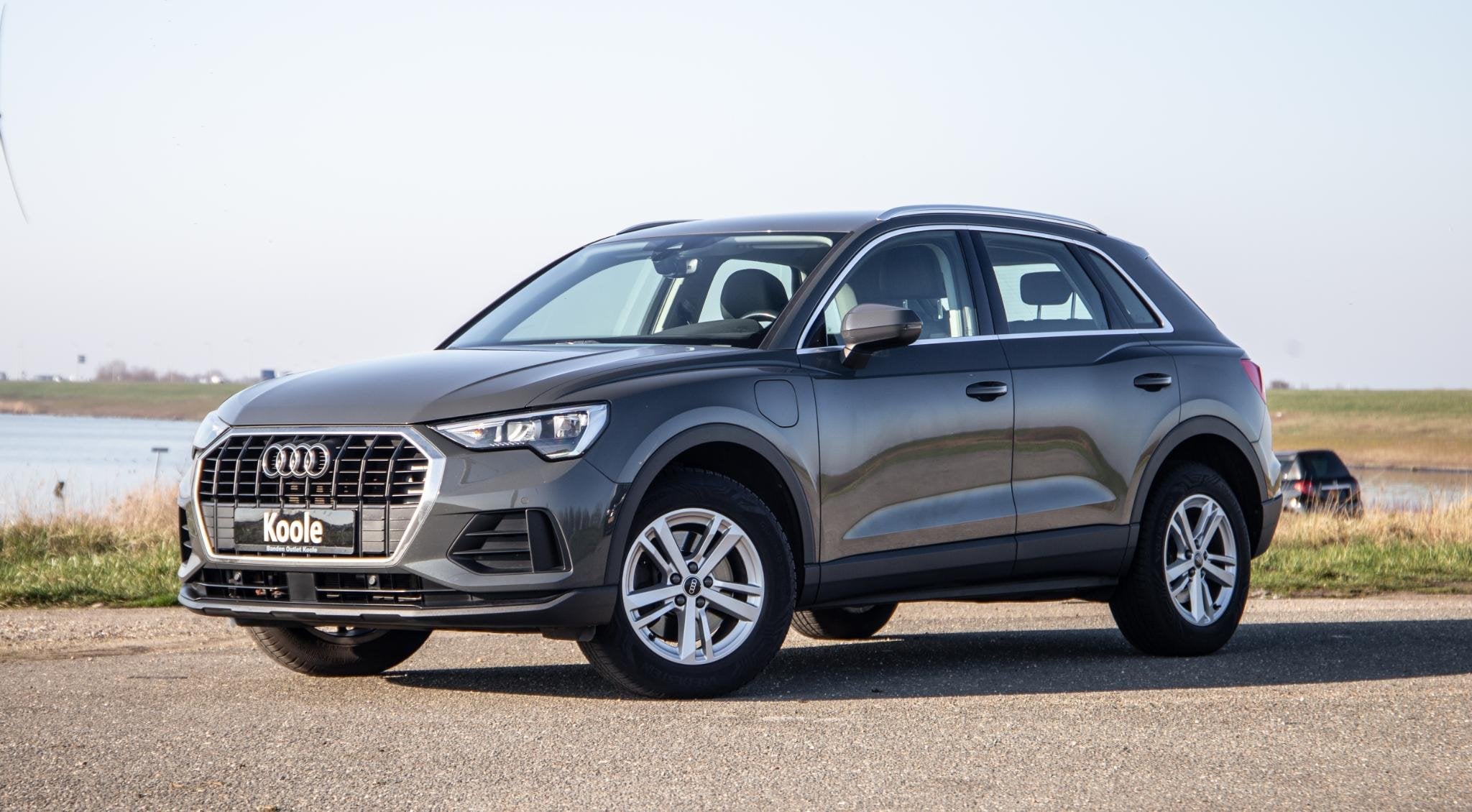 Audi Q3 45 TFSI e edition AUTOMAAT / PLUG IN HYBRID / STOELV, Gebruikt, 1395 cc, Automatische klimaatregeling, 13 kWh