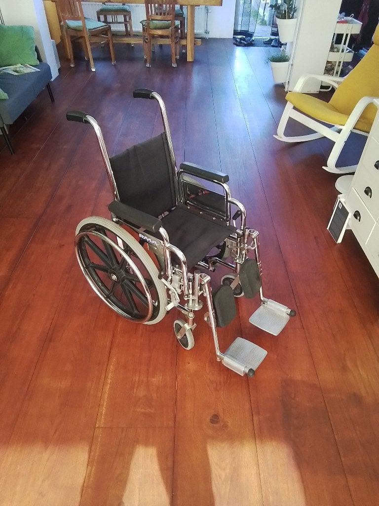 Kinder rolstoel prettig en degelijk., Diversen, Rolstoelen, Ophalen, Inklapbaar, Zo goed als nieuw, Handbewogen rolstoel