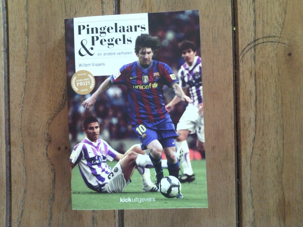 voetbalboek- Pingelaars & Pegels en andere verhalen, Ophalen of Verzenden, Zo goed als nieuw, Balsport