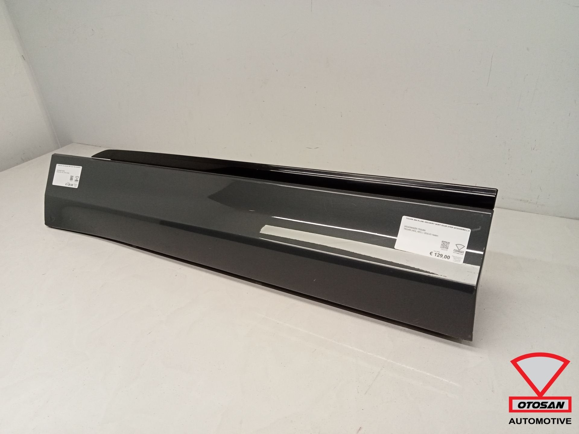 Tiguan 5na R-line sideskirt skirt deur strip afdekking L.V., Gebruikt, Volkswagen, Volkswagen AG, Berliner Ring 2
38440  Wolfsburg, DE