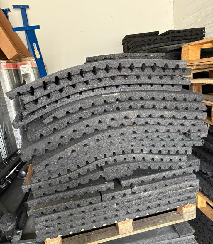 20 m2 rubberen stal mat matten snijmatten 4 cm dik, Dieren en Toebehoren, Stalling en Weidegang, Rubberen matten, 4 cm dik, Zwart