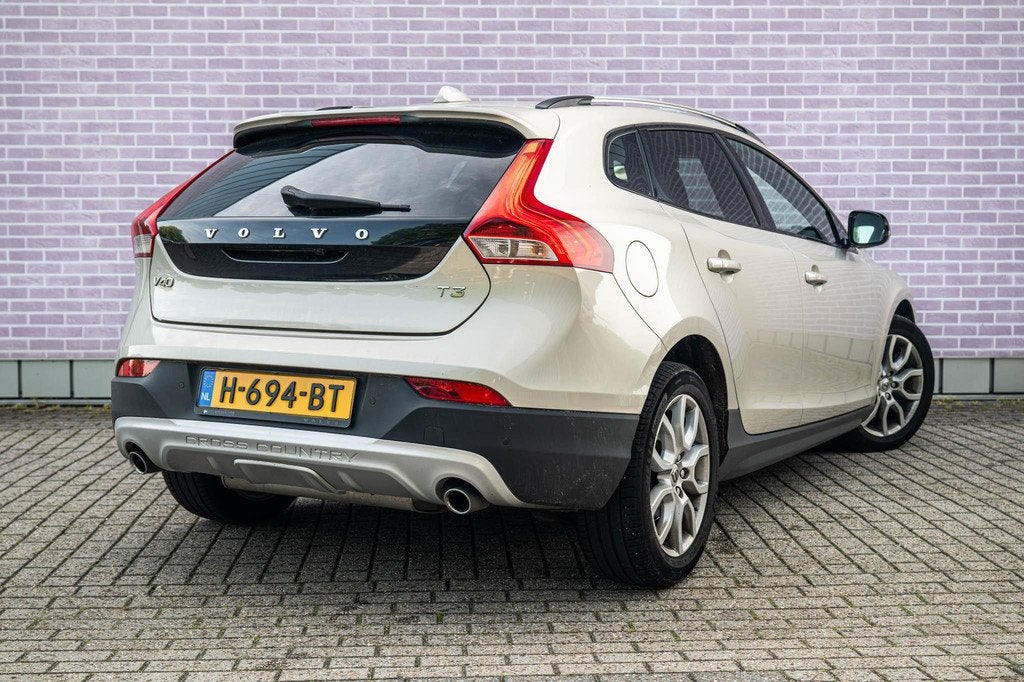 Volvo V40 Cross Country 1.5 T3 Polar+ Luxury | Lederen Bekle, 12 maanden, 1498 cc, 4 cilinders, Beige