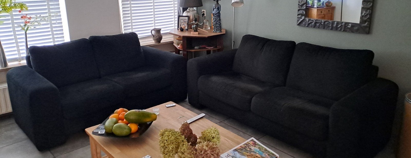 Comfortabele diep zwarte bank, Ophalen, Gebruikt, 150 tot 200 cm, Tweepersoons