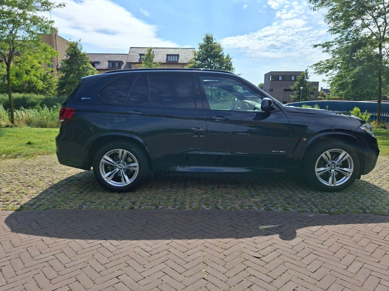 BMW X5 xDrive 40e M-Pakket I Panodak I afneembare Trekhaak, 1998 cc, 4 cilinders, Zwart, Leder