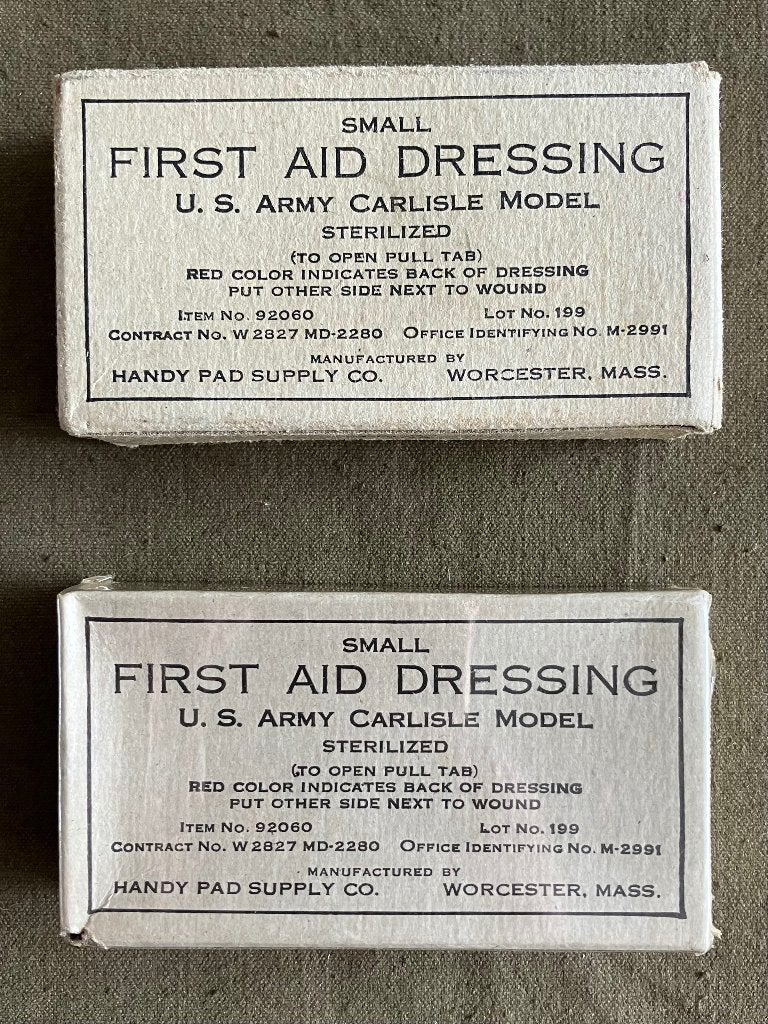 US WW2 - Small First Aid Dressing Carlisle Model (2x), Ophalen of Verzenden, Landmacht, Amerika, Overige typen