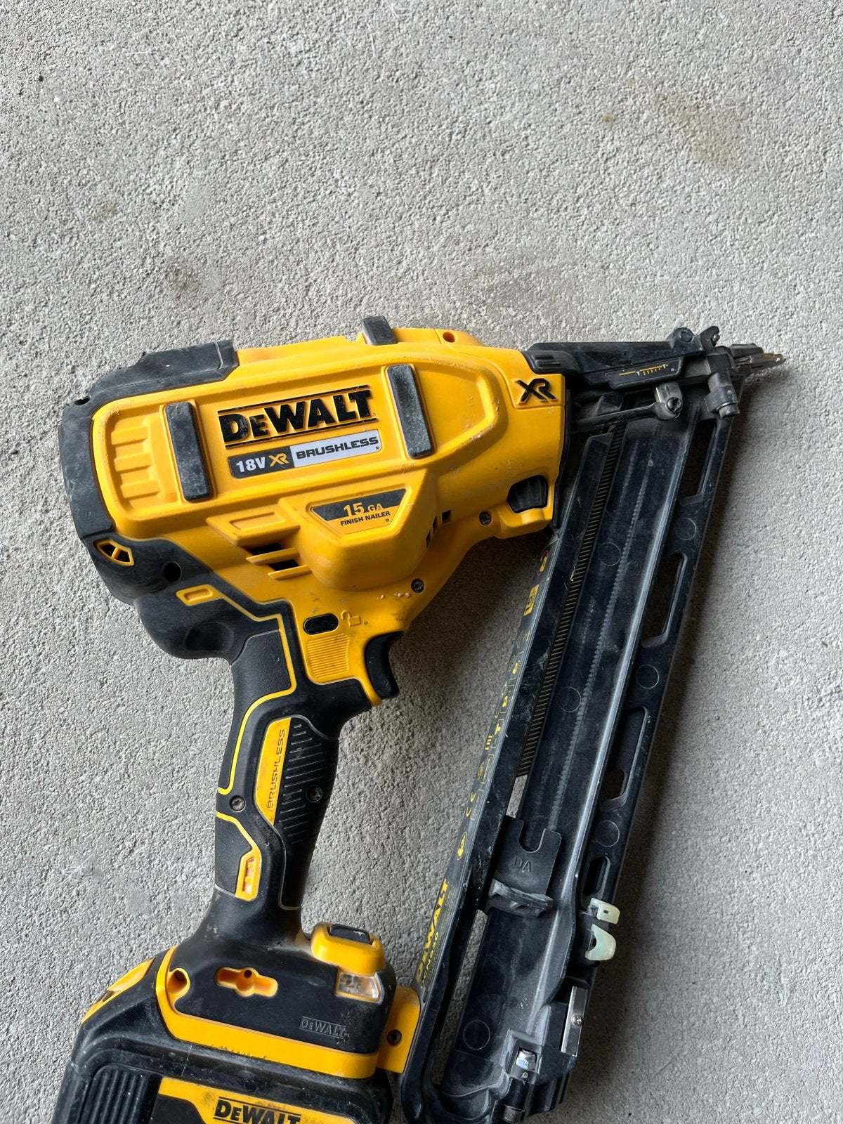 DeWalt DCN650 18V XR Brushless Spijkerpistool, Doe-het-zelf en Verbouw, Ophalen of Verzenden, Zo goed als nieuw, Tacker/nietmachine