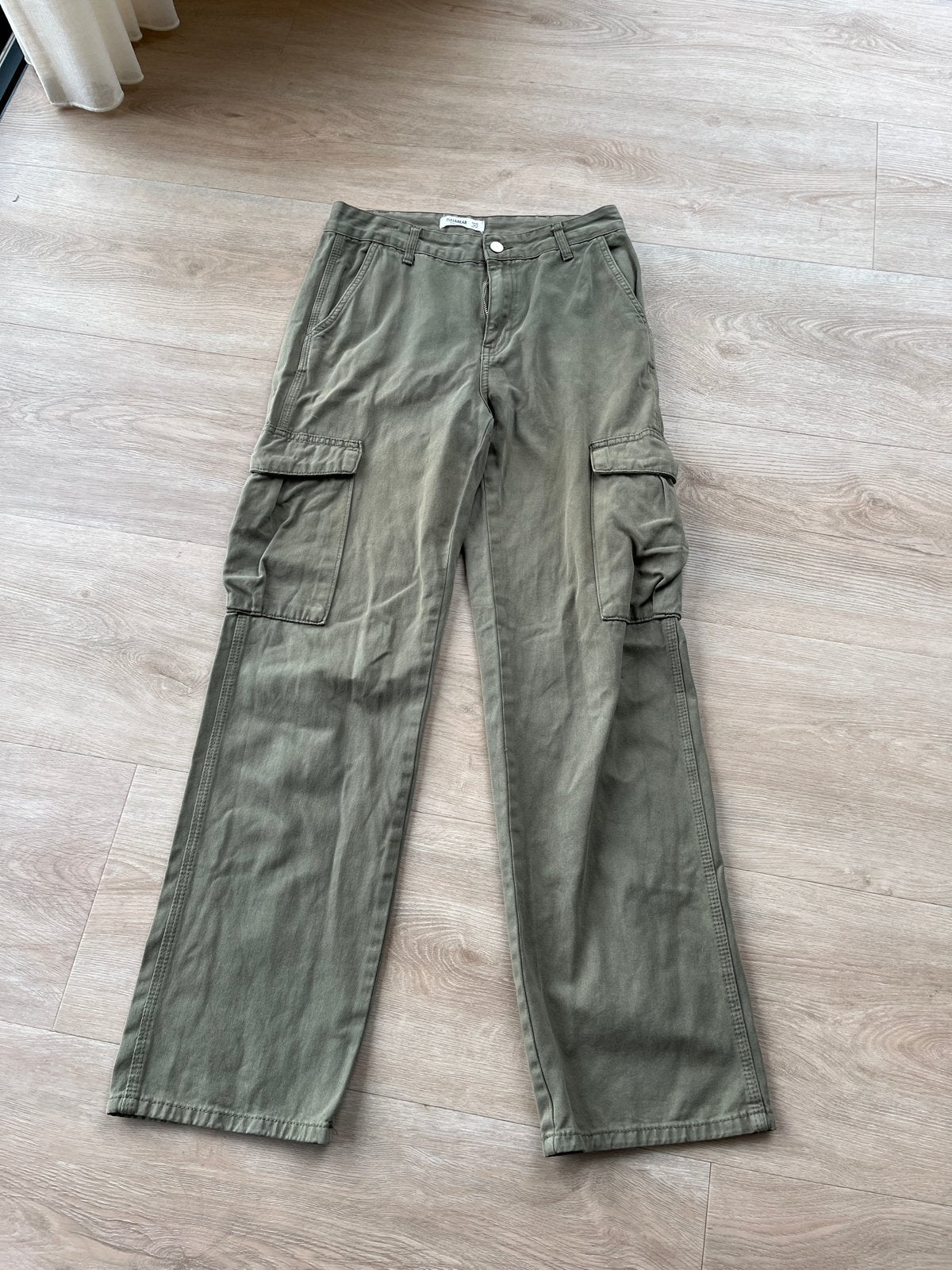 Pull&Bear cargobroek maat 40 (L) - Gedragen, Ophalen of Verzenden, Gedragen, Maat 42/44 (L), Groen