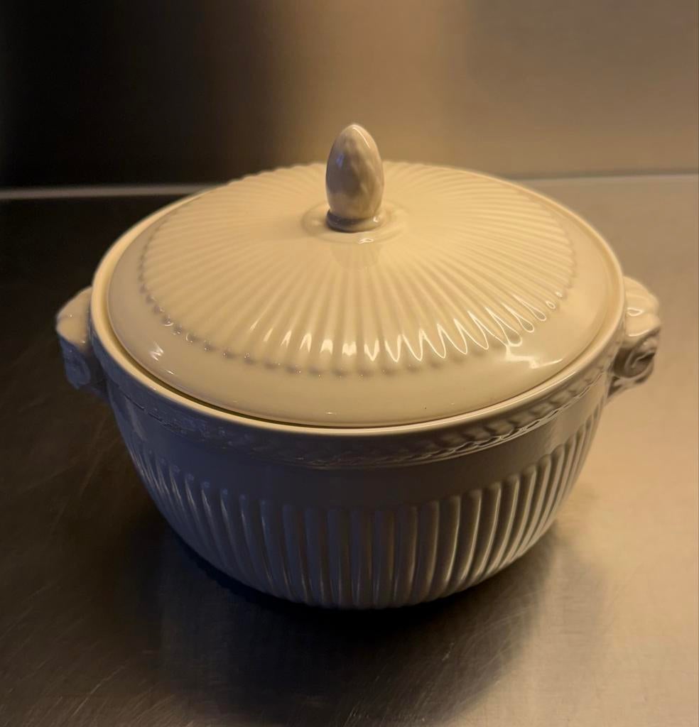 Wedgwood Edme 1 terrine,2 sauskommen en 2 serveerschalen, Gebruikt, Verzenden, Keramiek, Overige typen