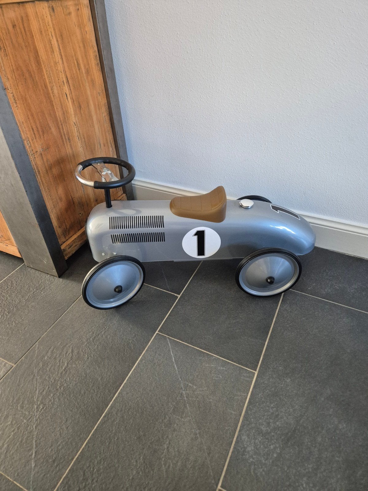Zilveren loopauto met nummer 1 - Retro design, Ophalen of Verzenden, Zo goed als nieuw