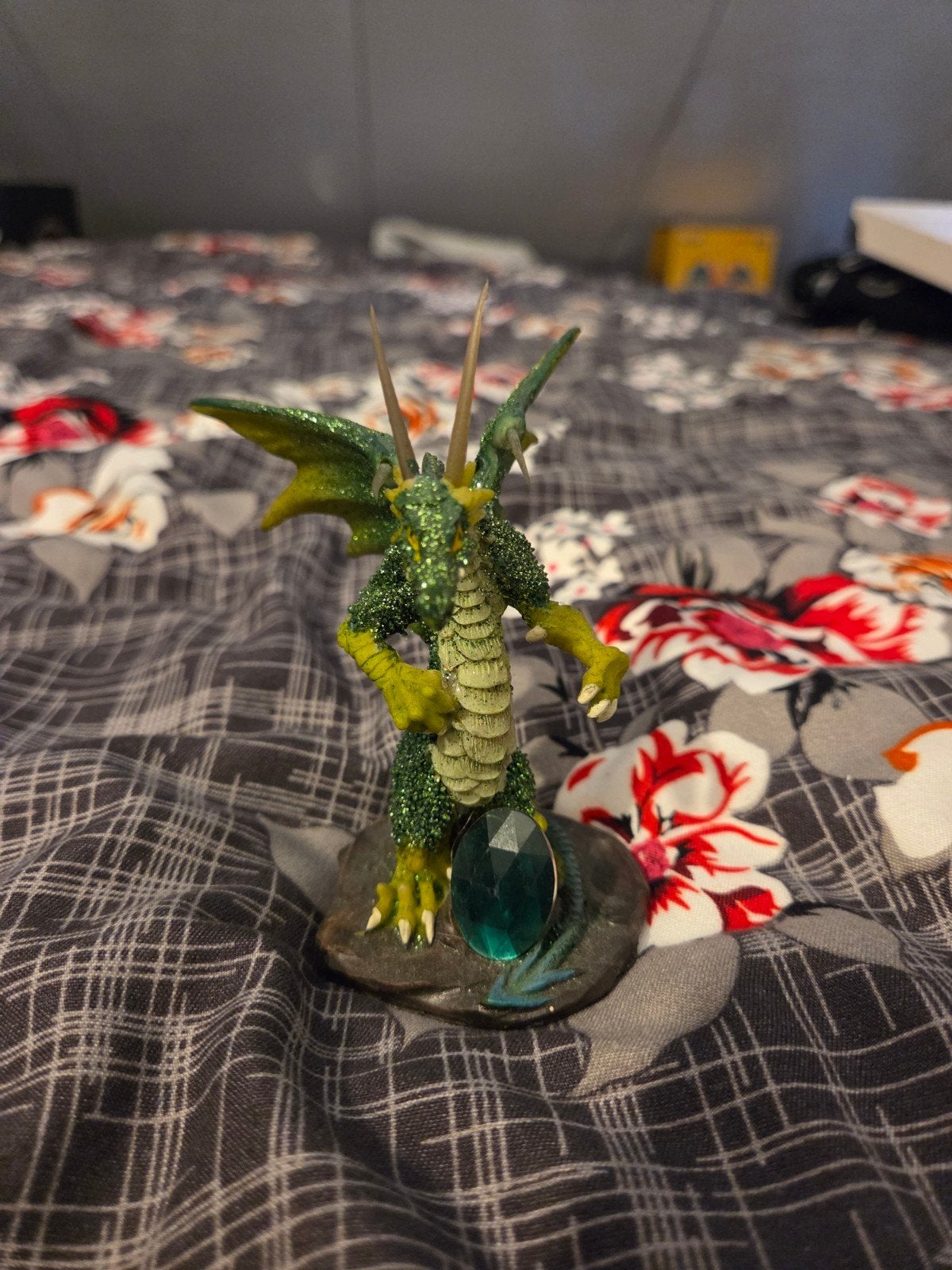 Glitterende Groene Draak Beeldje met Edelsteen, Ophalen of Verzenden, Zo goed als nieuw