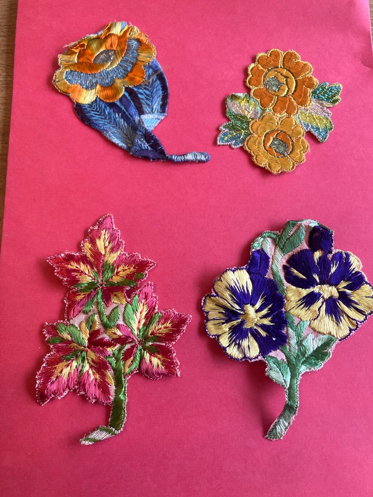 Turmac zijdjes - Geborduurde bloemen applicaties, Ophalen of Verzenden, Gebruikt, Handborduren, Borduurgaren of Zijde