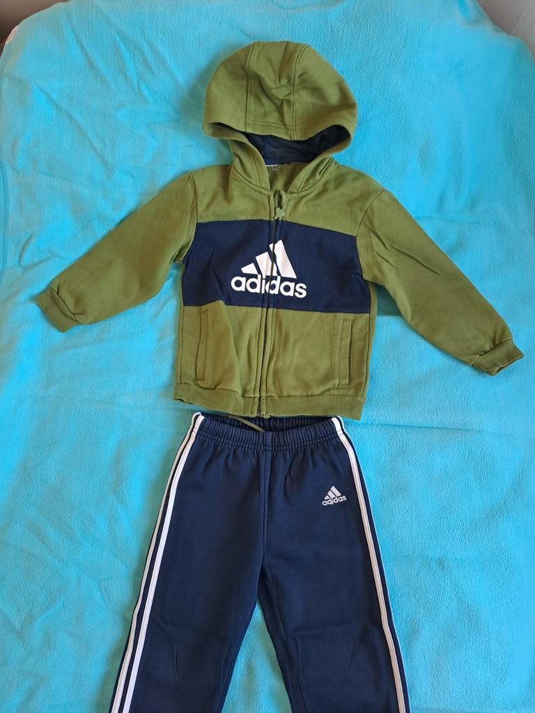 Jongens setje adidas maat 104., Ophalen of Verzenden, Jongen