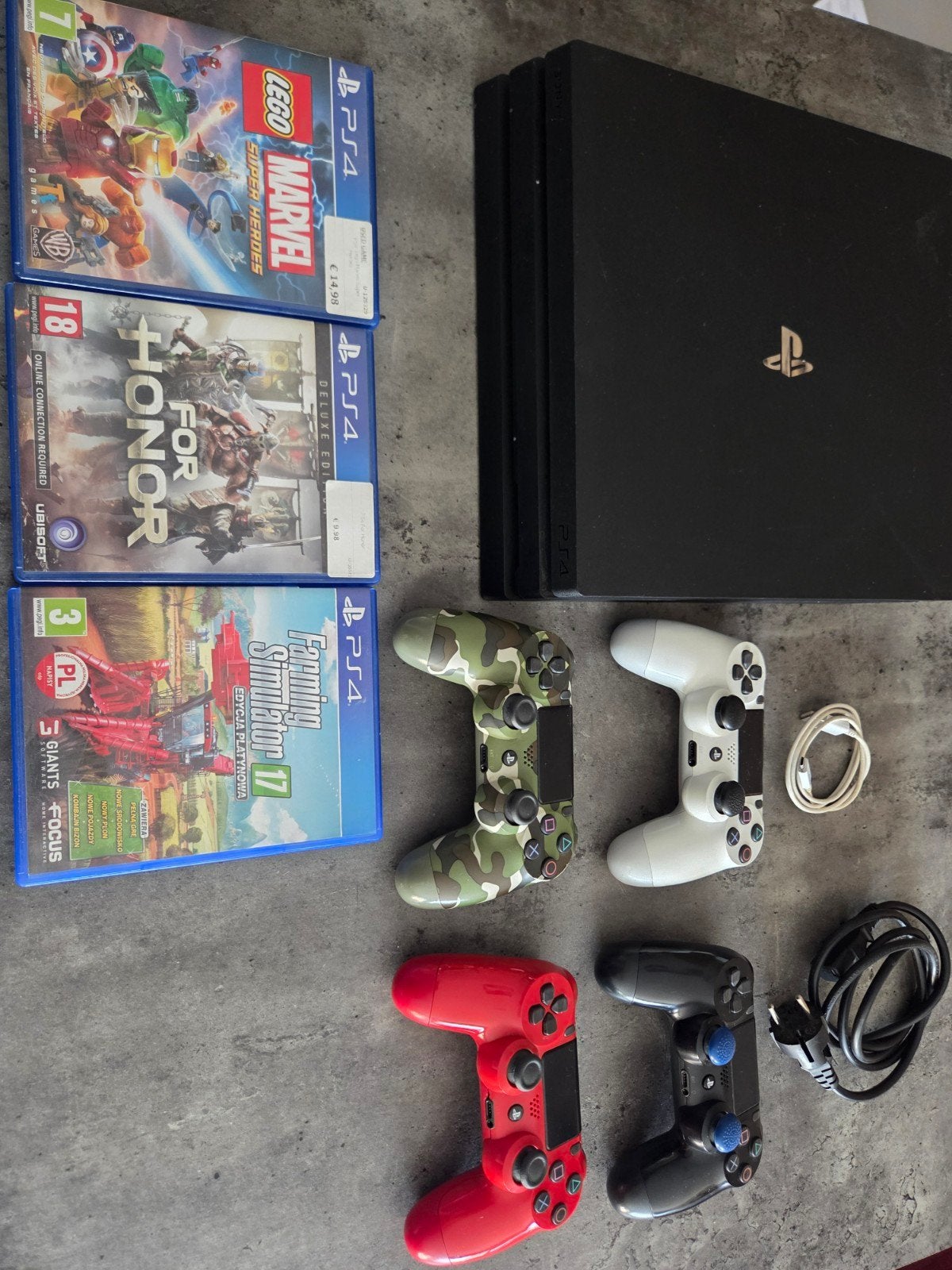 PS4 Pro met 4 controllers en 3 games, Spelcomputers en Games, Spelcomputers | Sony PlayStation 4, Ophalen, 1 TB, Pro, Met 3 controllers of meer