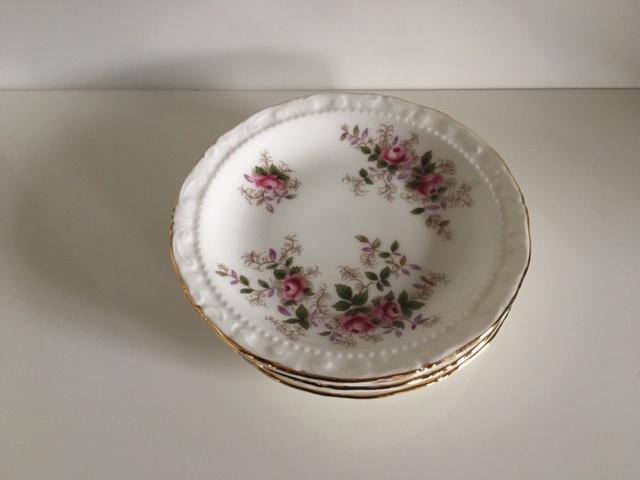 cake bordje Royal Albert lavender rose in perfecte staat, Ophalen of Verzenden
