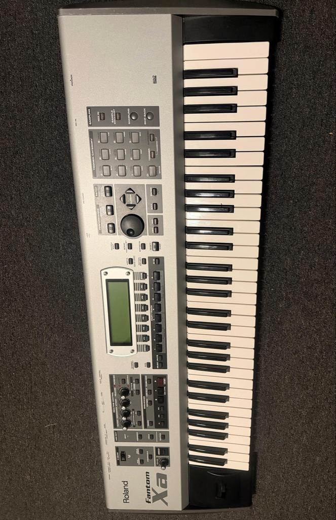 Roland Fantom XA met geluidskaart en extra geluiden, Roland, Midi-aansluiting, Ophalen of Verzenden, 61 toetsen