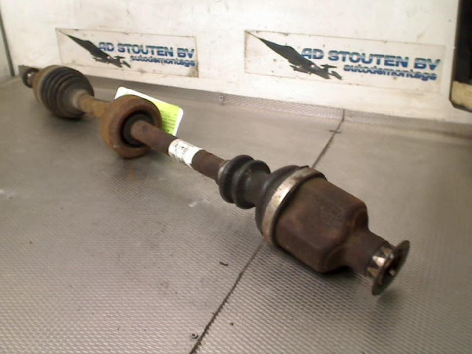 Aandrijfas Rechts Voor Renault Twingo II (CN) 8200684084, Gebruikt, Renault Deutschland AG, Dialog.deutschland@renault.de, Peter-Huppertz-Straße 5, Köln 51063, , Duitsland
