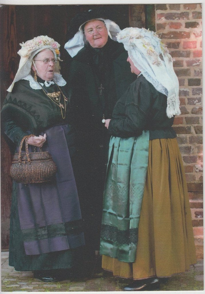 Horst Klederdracht Uitgaande dracht - Zware rouw Foto:, Ophalen of Verzenden, 1980 tot heden, Gelopen, Limburg