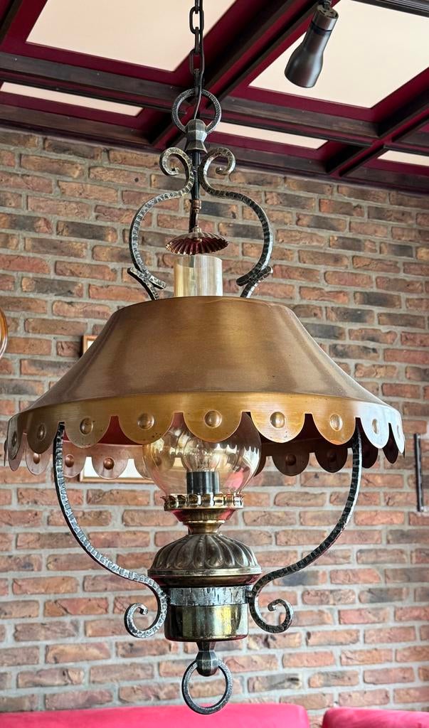 Antieke hanglamp met smeedijzer en koperen kap, Antiek en Kunst, Antiek | Lampen, Ophalen