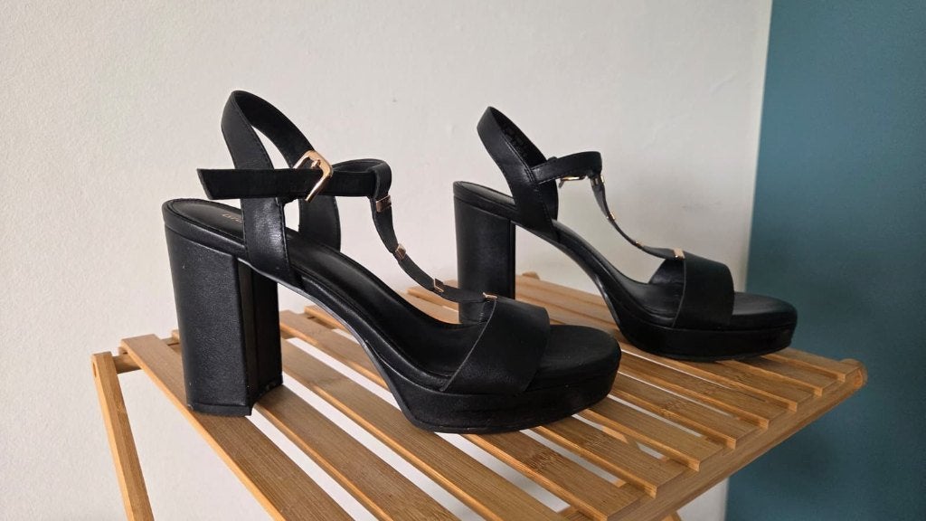 Black High-Heeled Sandals - Size 39 - €10, Kleding | Dames, Schoenen, Zwart, Ophalen of Verzenden, Graceland, Schoenen met hoge hakken