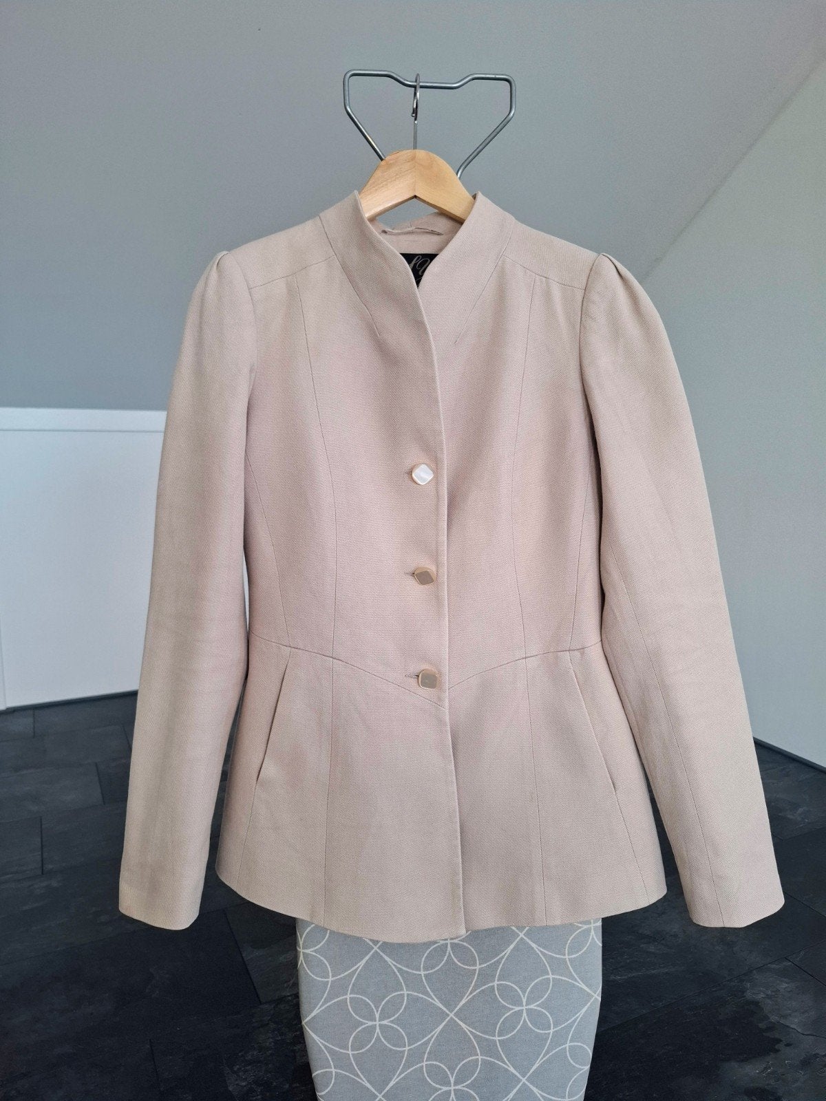 Steps elegante beige blazer / jas zonder kraag (maat M), Maat 38/40 (M), Beige, Ophalen of Verzenden, Zo goed als nieuw