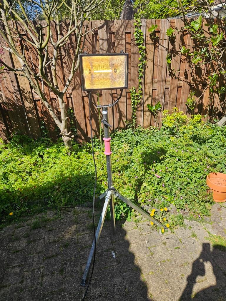 Industriële bouwlamp, Doe-het-zelf en Verbouw, Bouwverlichting, Ophalen, Gebruikt, Met statief, Lamp met armatuur
