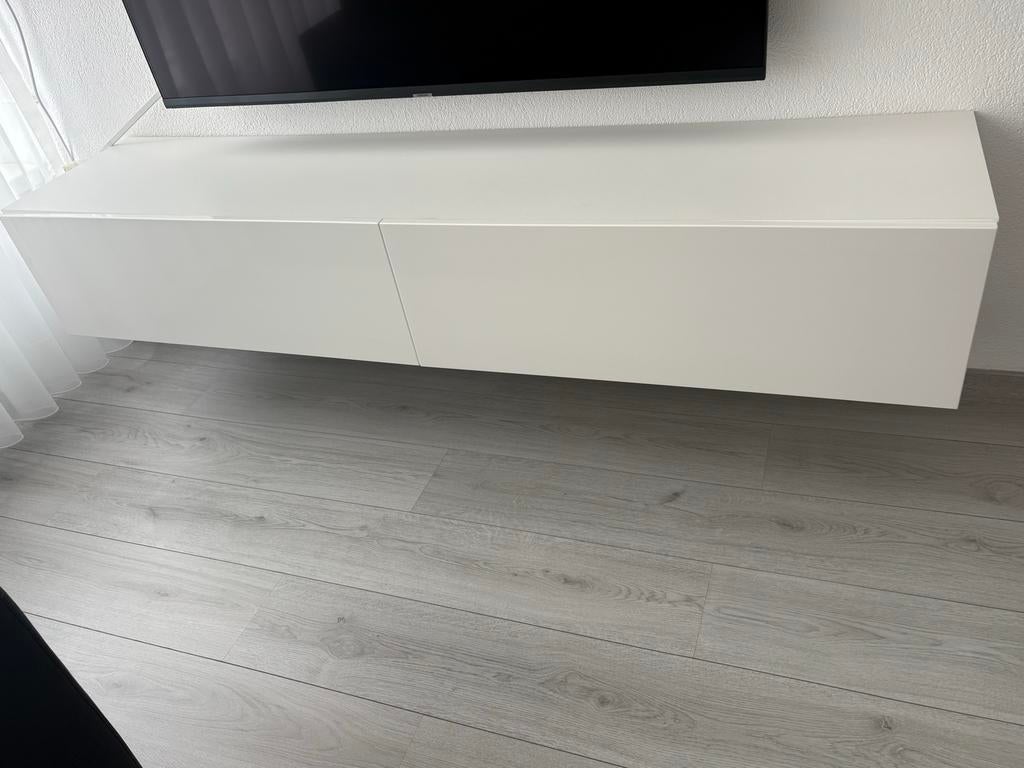 Witte zwevende tv-kast / dressoir, Huis en Inrichting, Ophalen, Overige materialen, 100 tot 150 cm, Zo goed als nieuw