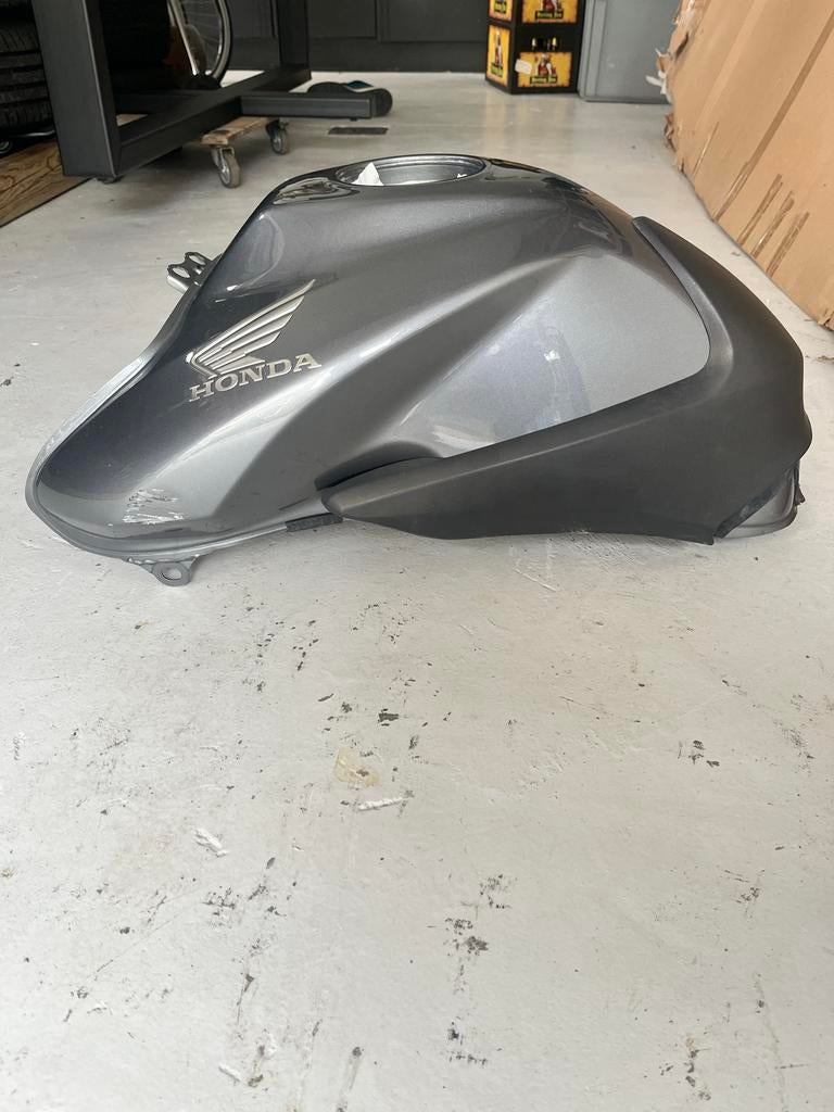 Honda CB1000R Tank 2010 met glijschade - Eenvoudig te repare, Motoren, Onderdelen | Honda, Ophalen of Verzenden, Gebruikt