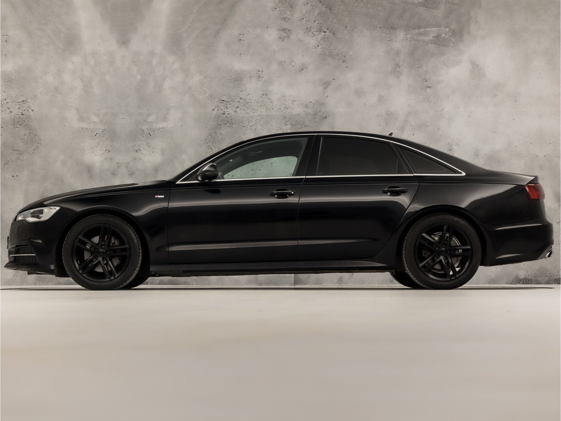 Audi A6 1.8 TFSI S-Line Sport Black Edition 191Pk Automaat (, Auto's, Audi, 12 maanden, Gebruikt, Leder en Stof, Zwart
