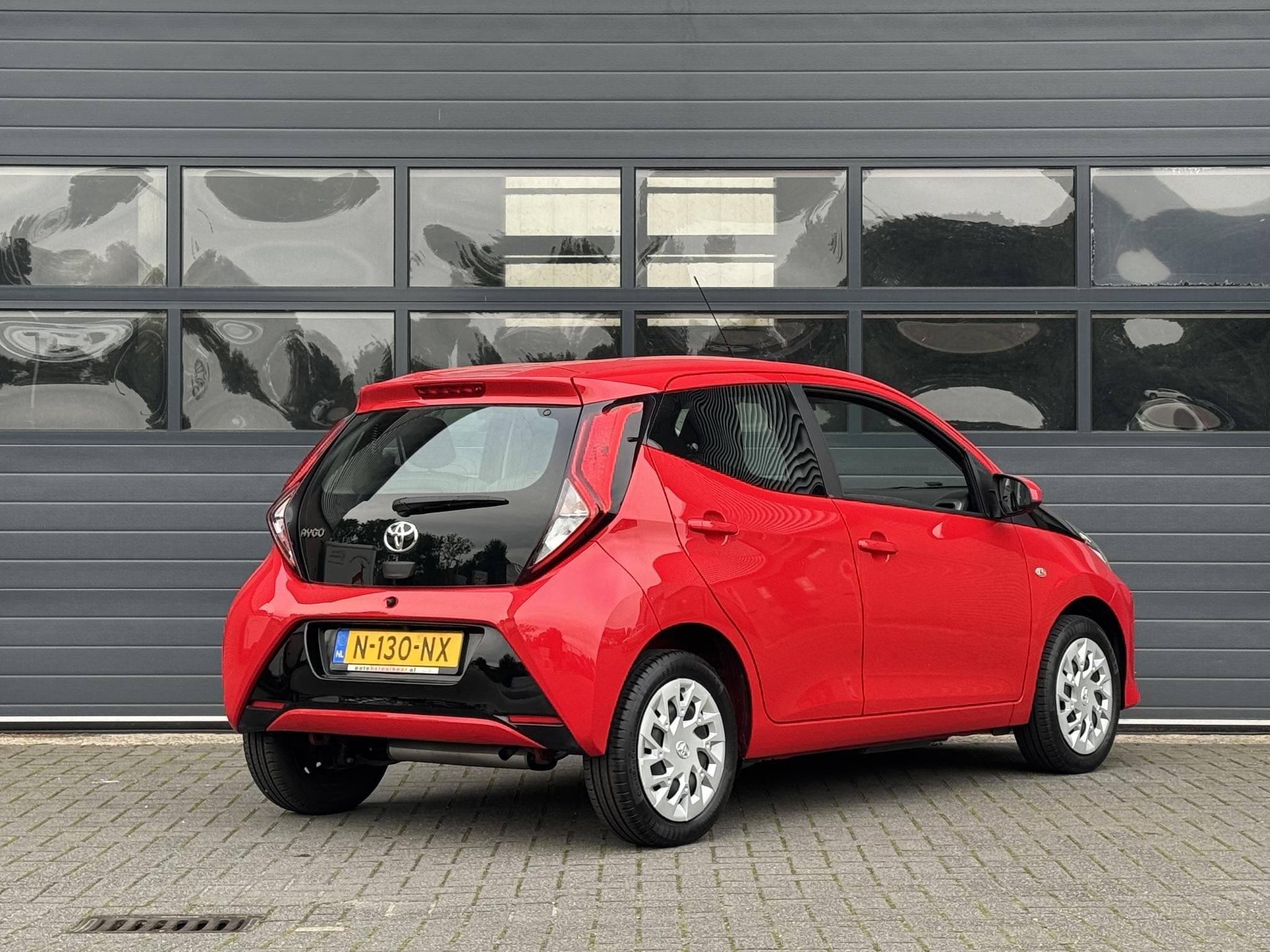 Toyota Aygo 1.0 VVT-I X-PLAY I APPLE CARPLAY I ANDROID AUTO, Auto's, Voorwielaandrijving, Stof, Gebruikt, Met garantie (alle)