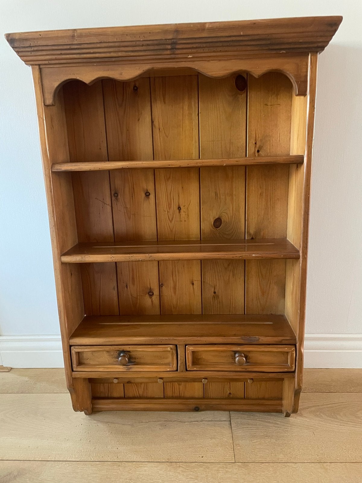 Vintage grenen houten wandrek met lades, planken en pinnen, Huis en Inrichting, Ophalen, Gebruikt, 100 tot 150 cm, 50 tot 100 cm